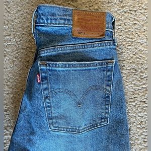 Levi’s 501 Classic Ankle Jean Size 25. 28’ inseam